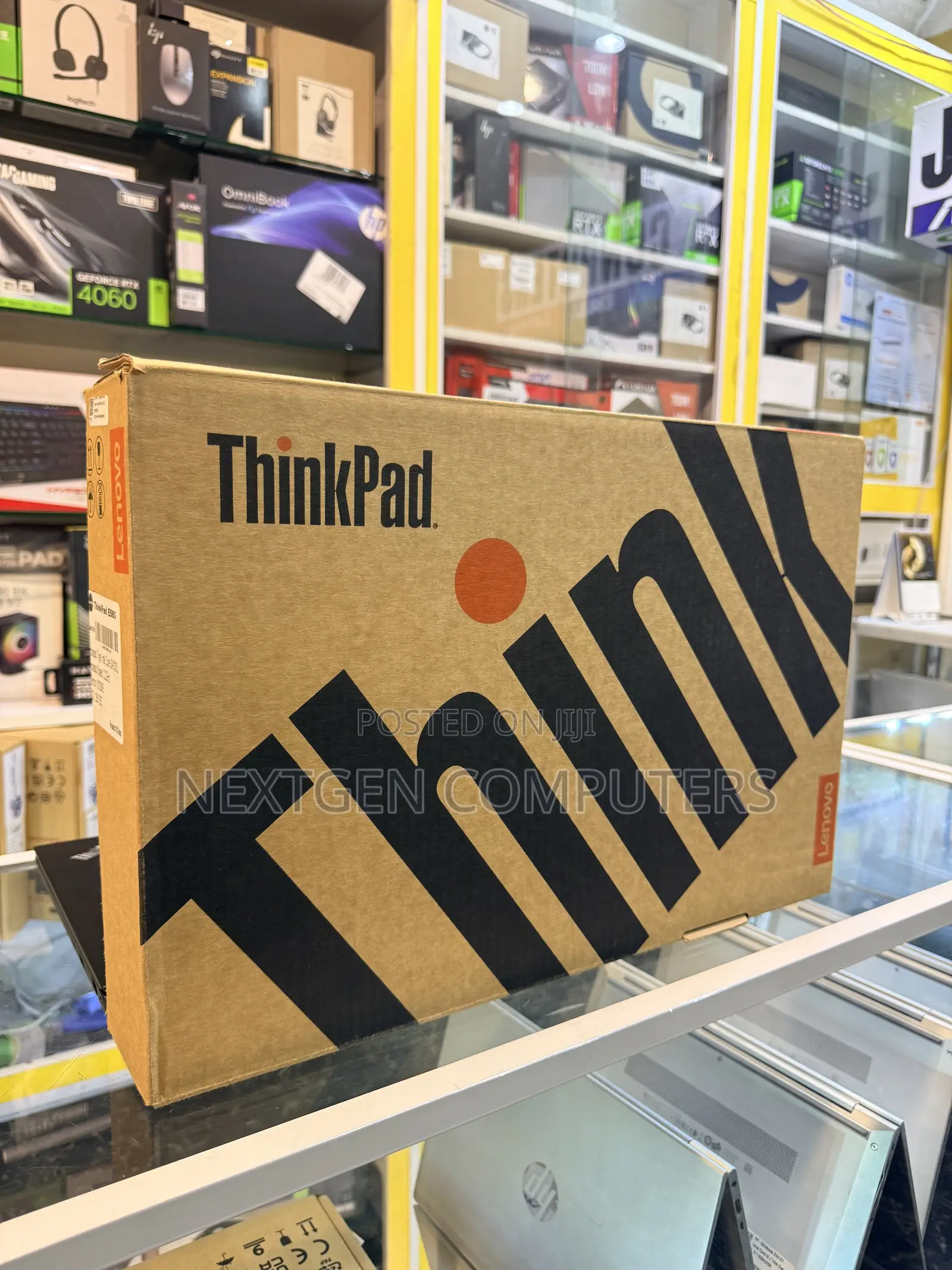 New Laptop Lenovo ThinkPad E580 8GB Intel Core i3 SSD 256GB