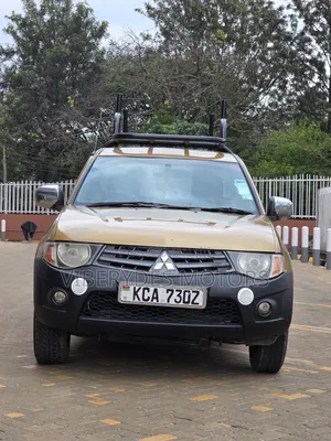 Mitsubishi L200 2012 Gold
