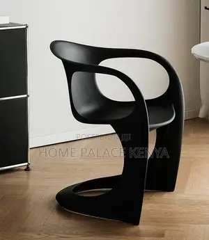 Plastic Chair: Designer Plastic Café Dining Chair