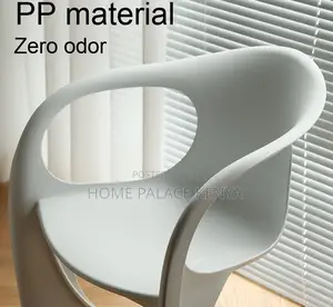 Plastic Chair: Designer Plastic Café Dining Chair