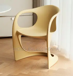 Plastic Chair: Designer Plastic Café Dining Chair