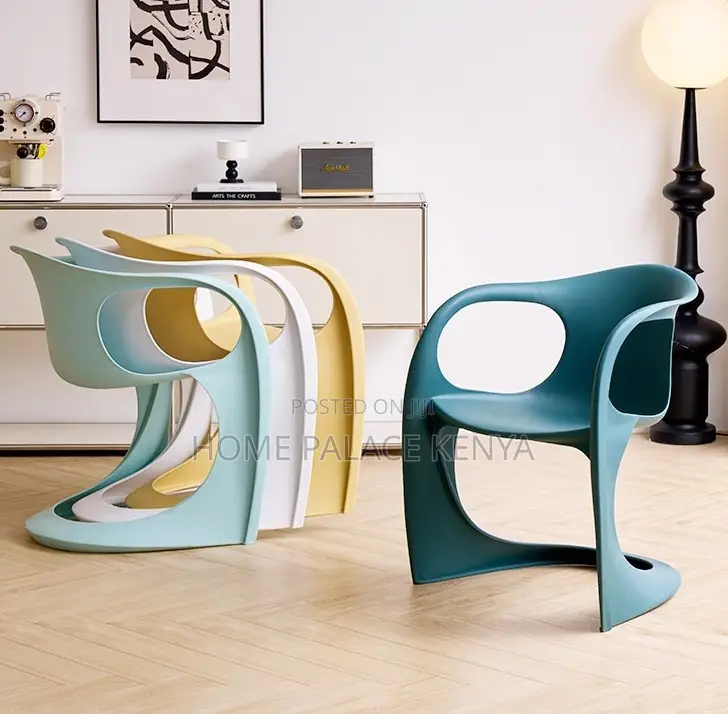 Plastic Chair: Designer Plastic Café Dining Chair