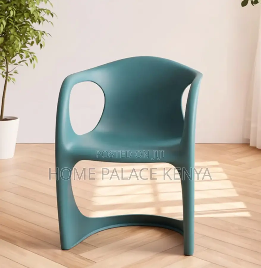 Plastic Chair: Designer Plastic Café Dining Chair