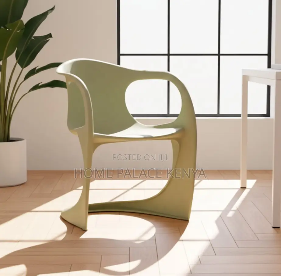 Plastic Chair: Designer Plastic Café Dining Chair