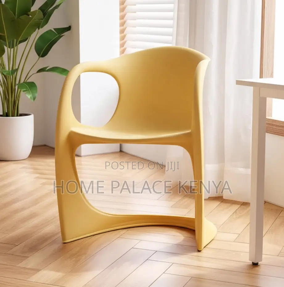 Plastic Chair: Designer Plastic Café Dining Chair