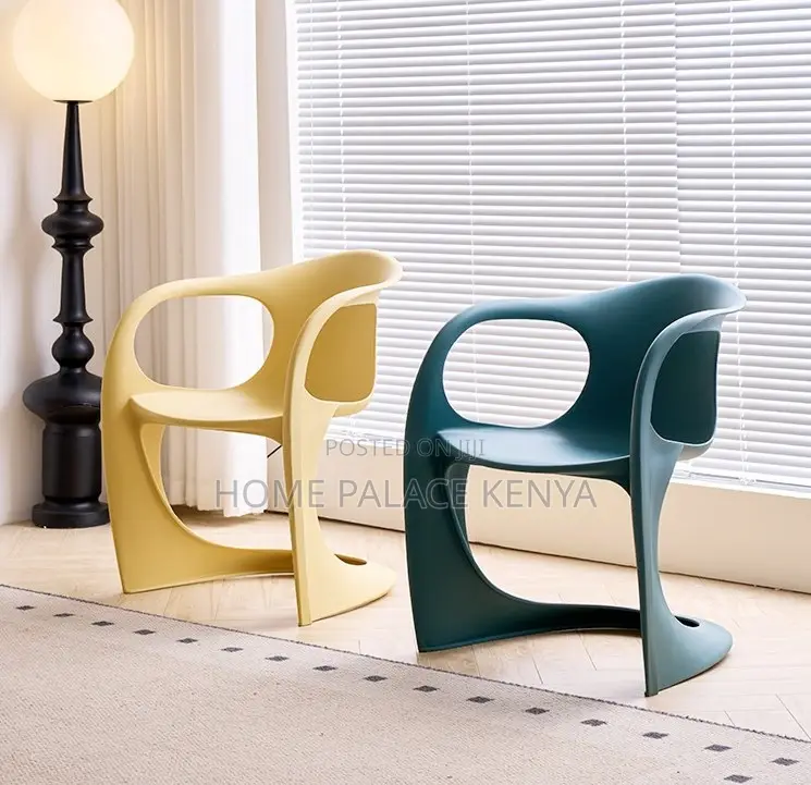 Plastic Chair: Designer Plastic Café Dining Chair