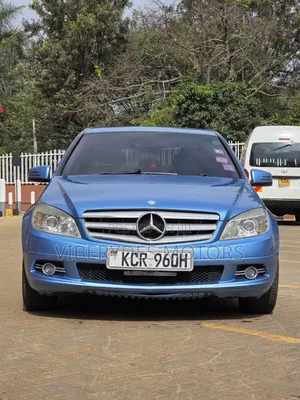 Mercedes-Benz C200 2011 Blue