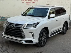 Lexus LX 570 AWD 2019 White
