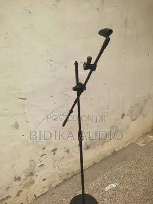 Professional Floor Microphone Stand With Boom Arm (Round Base)