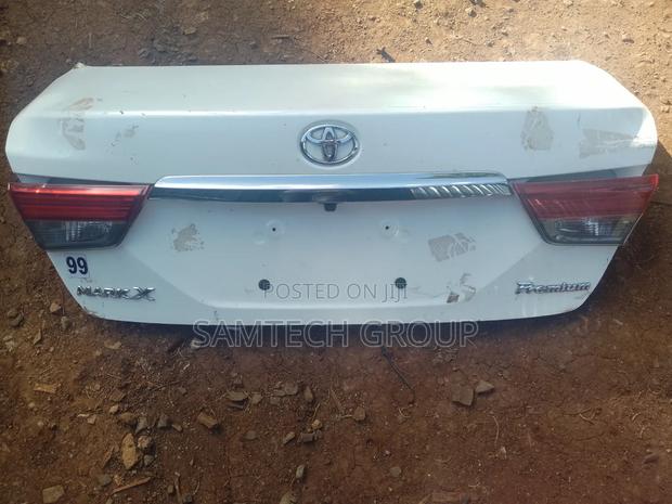 Toyota Mark X Boot X-Japan Import