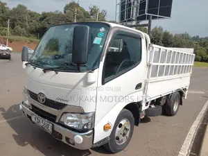 Toyota Dyna 2016 White