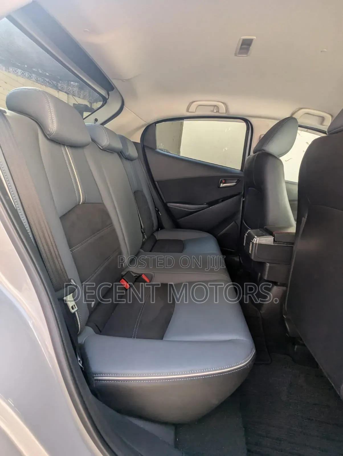 Mazda 2 2020 Silver 