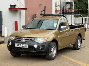 Mitsubishi L200 2012 Gold