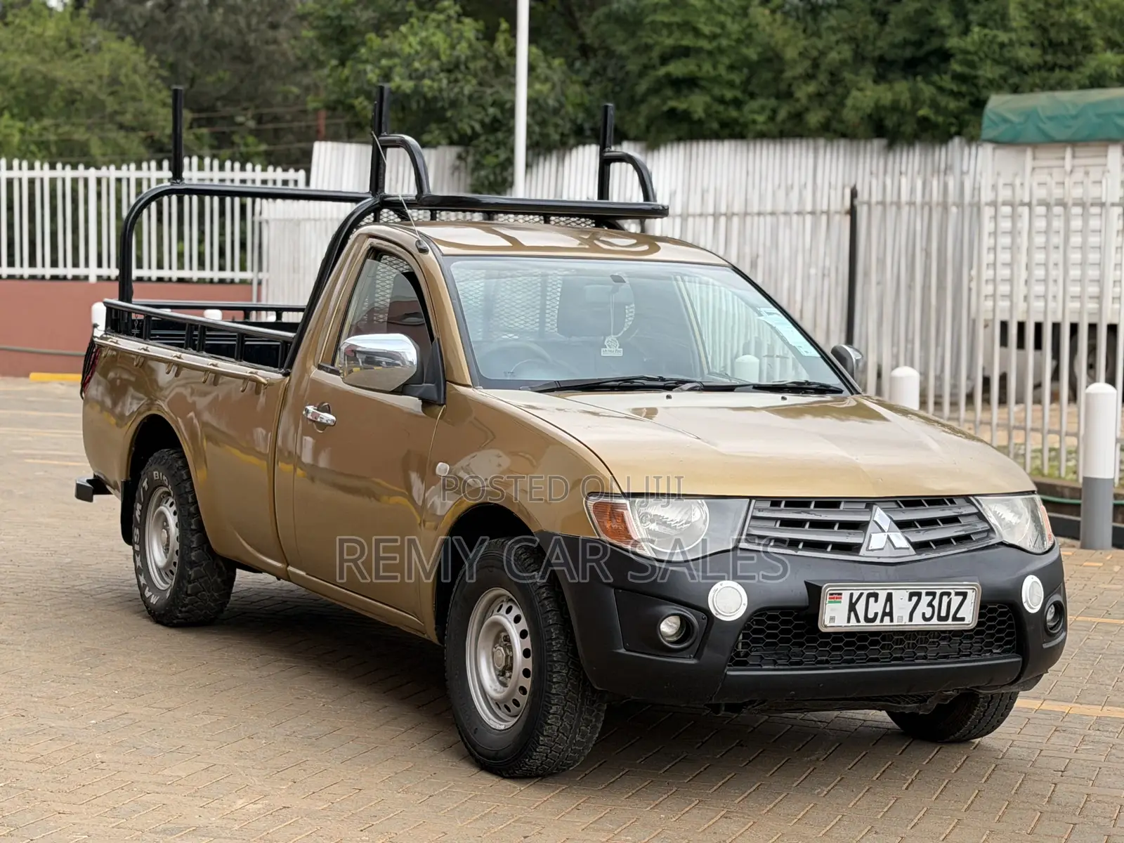 Mitsubishi L200 2012 Gold