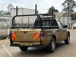 Mitsubishi L200 2012 Gold