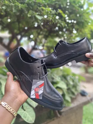 All-Black Low-Cut Shoes • Smart Casual Footwear