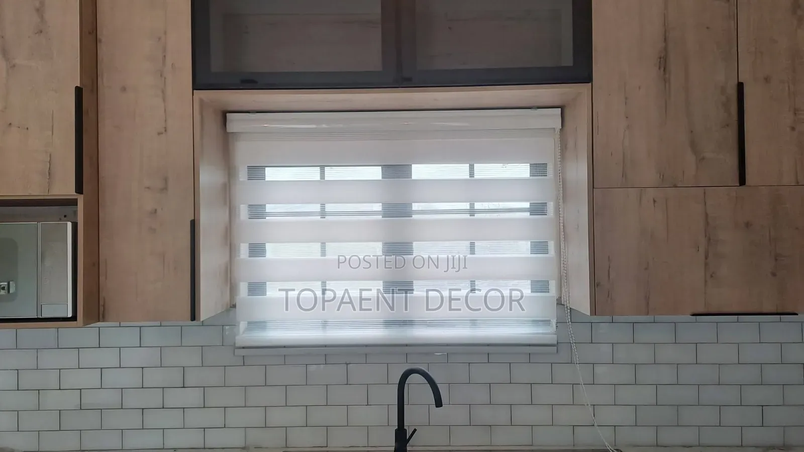 Plain White Classy and Elegant Horizontal Office Window Blinds