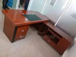 1.6m Executive Desk With Mobile Storage