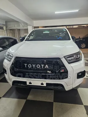Toyota Hilux 2022 White