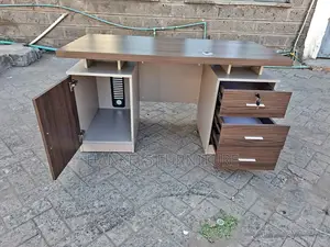 1.4m Executive Office Desk With Modern Design