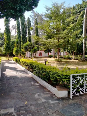 13bdrm Villa in Ganda for sale