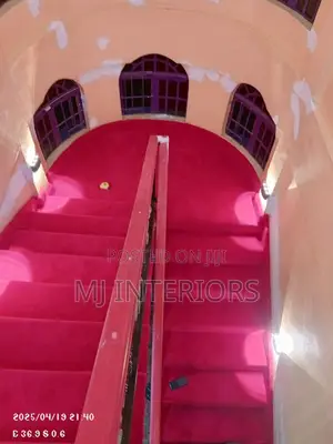 Executive Red Wall to Wall Carpet for Stairs