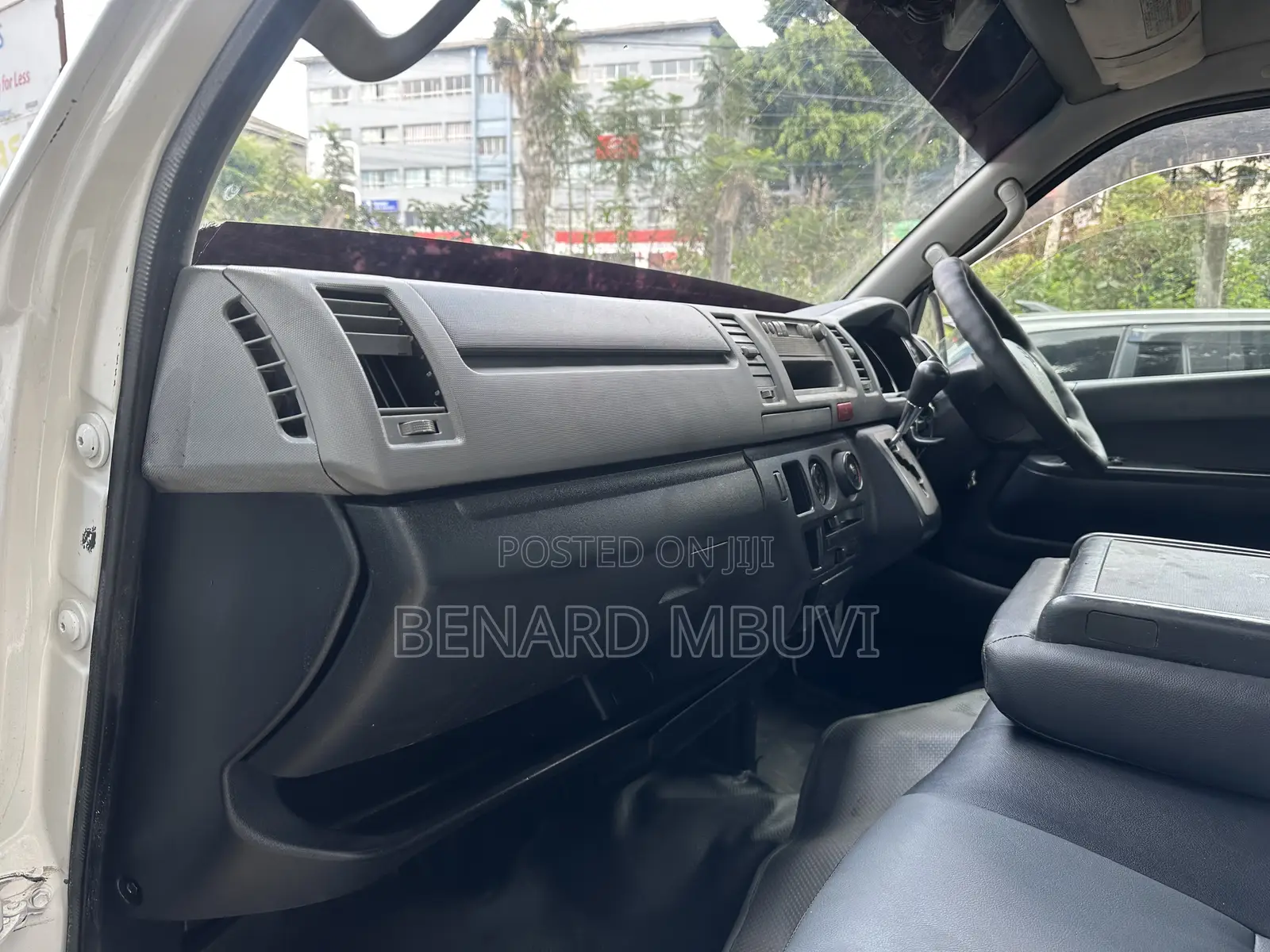 Toyota HiAce 2012 White