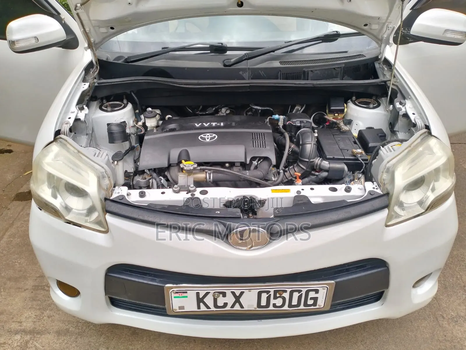 Toyota Sienta 2012 Off white