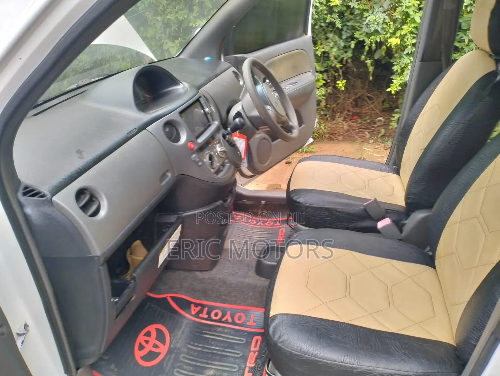Toyota Sienta 2012 Off white