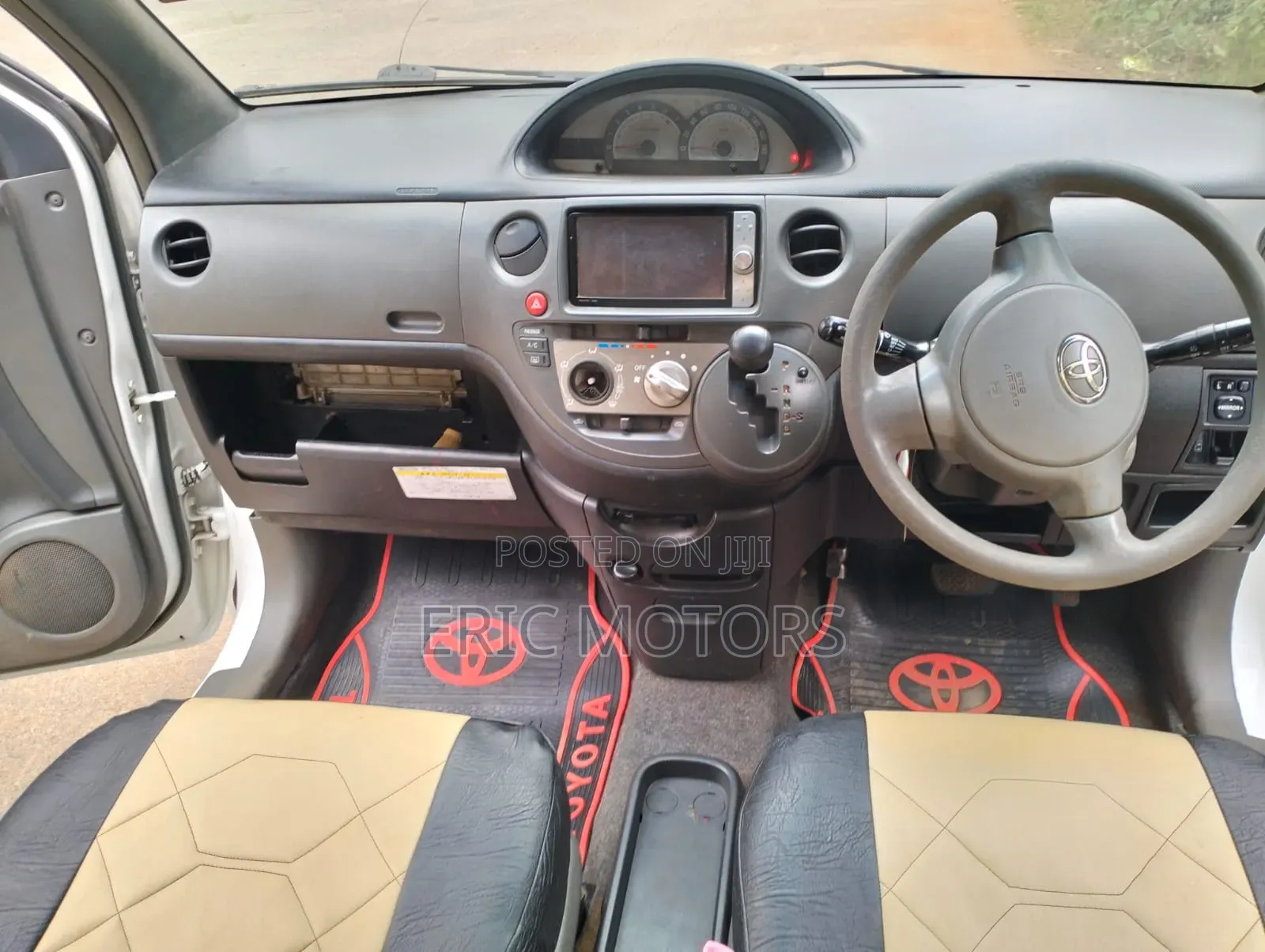Toyota Sienta 2012 Off white