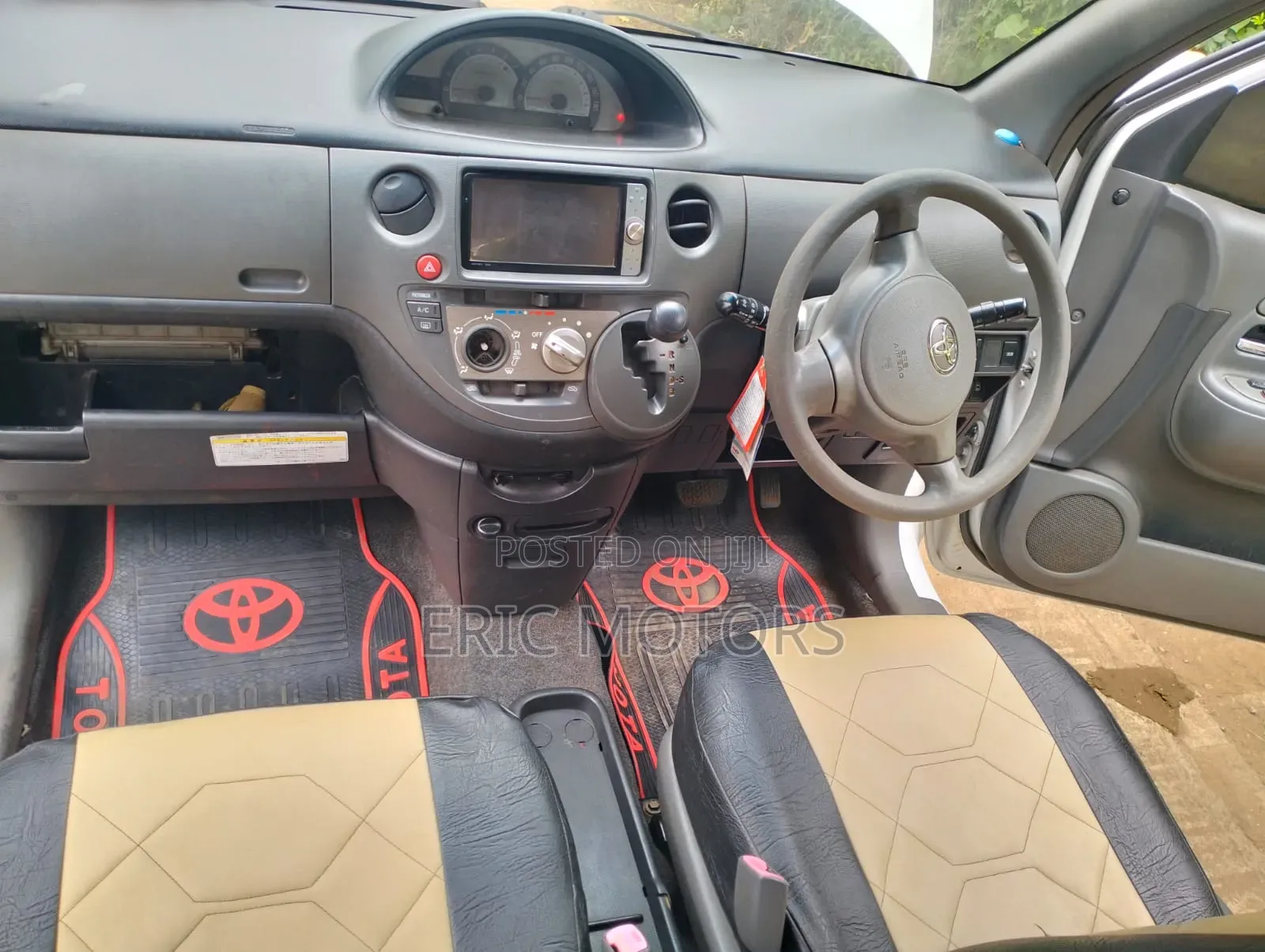 Toyota Sienta 2012 Off white