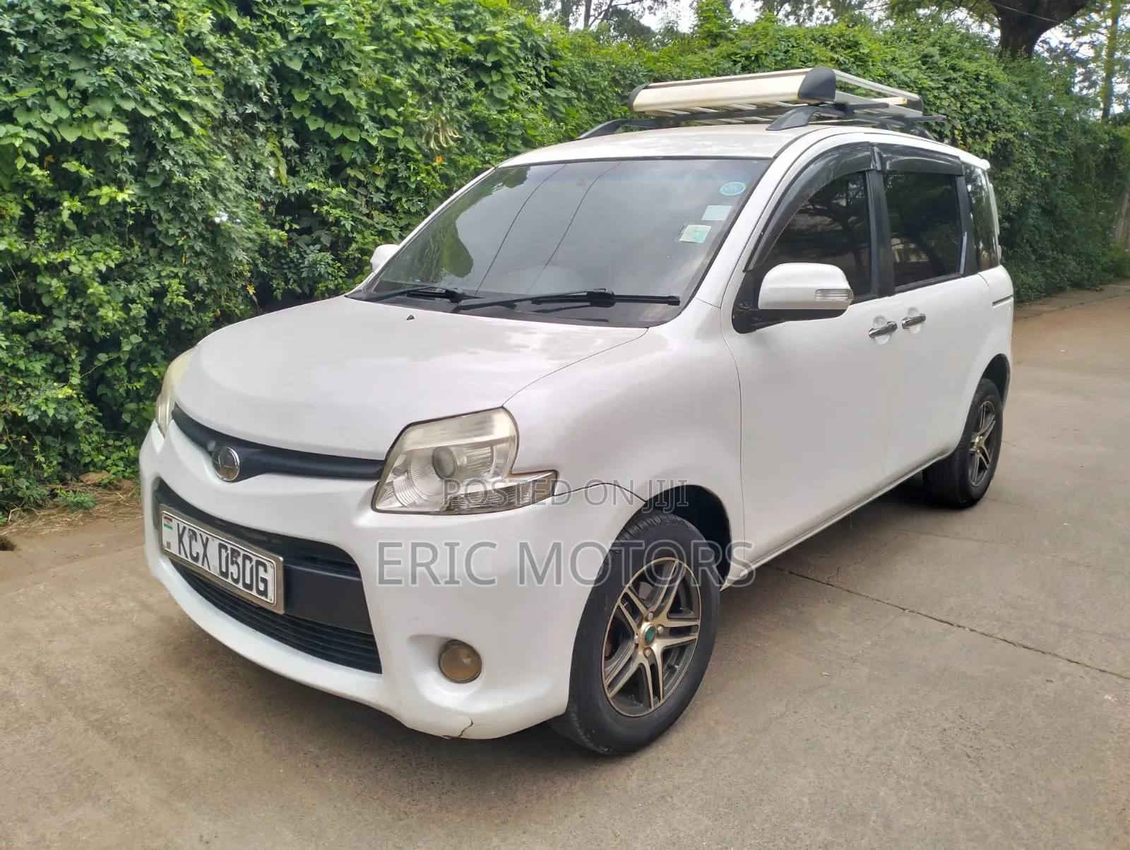 Toyota Sienta 2012 Off white
