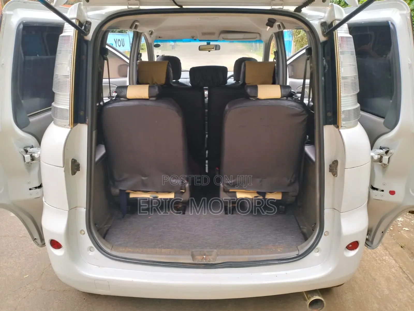 Toyota Sienta 2012 Off white