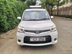 Toyota Sienta 2012 Off white