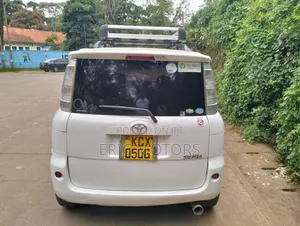 Toyota Sienta 2012 Off white