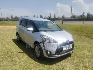 Toyota Sienta 2017 Silver