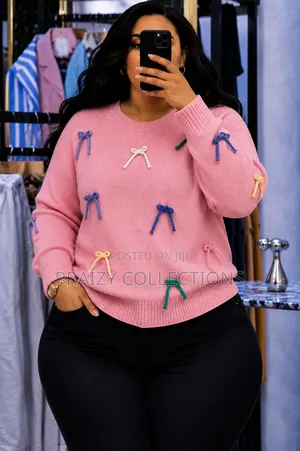 Detailed Round Neck Sweater