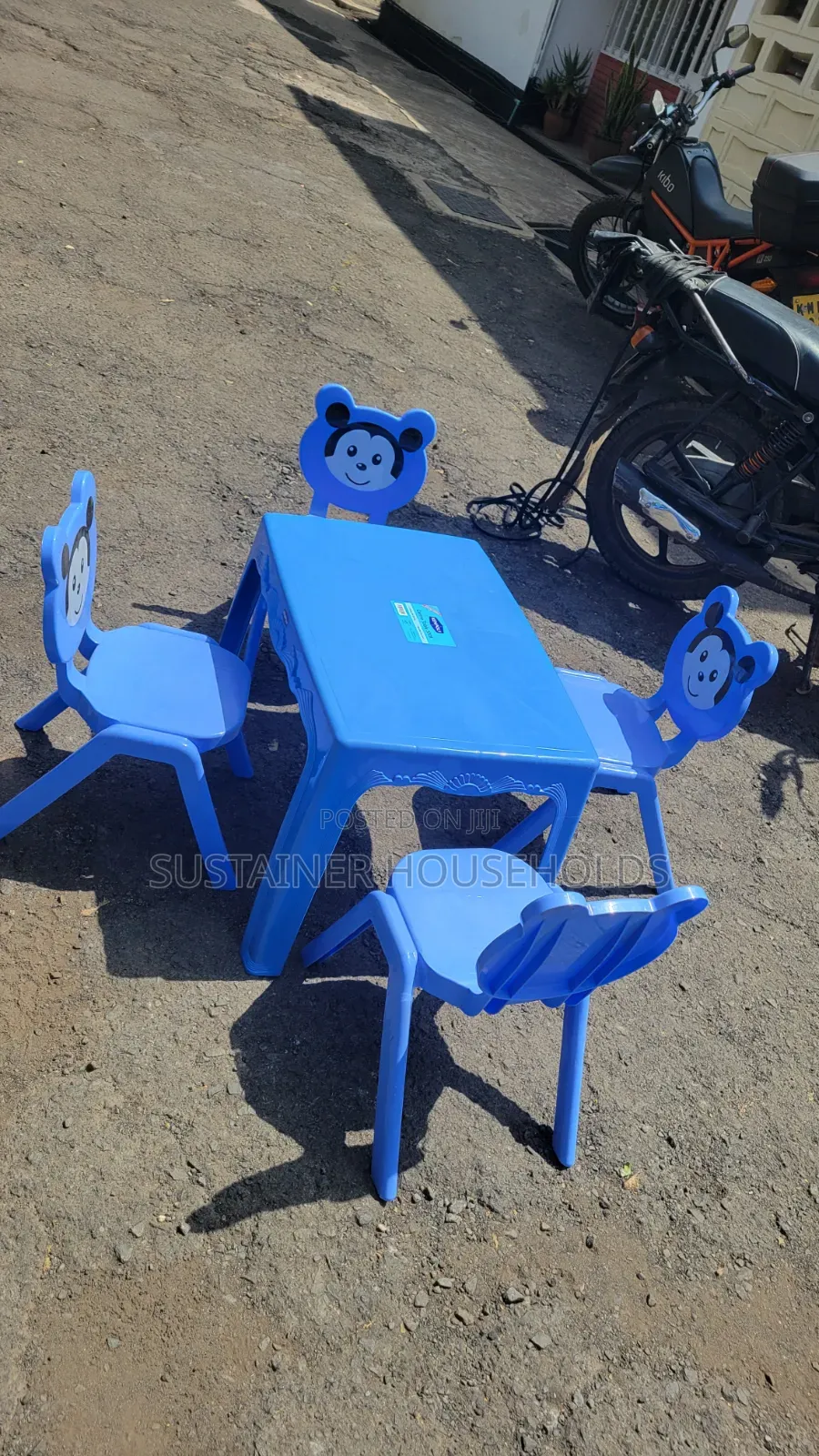 4 Chairs And A Table