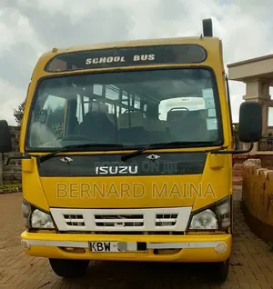 Isuzu NQR 2015 Yellow