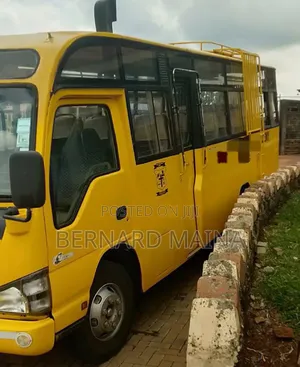 Isuzu NQR 2015 Yellow
