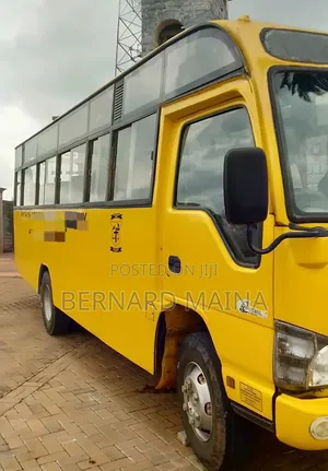 Isuzu NQR 2015 Yellow