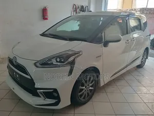 Toyota Sienta 1.5 Hybrid FWD 2018 Off white