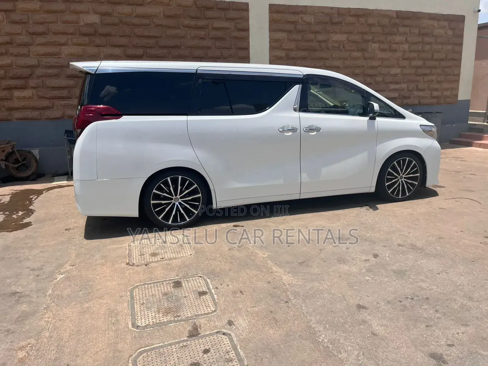 7 Seater Toyota Alphard for Hire(Chauffeured)