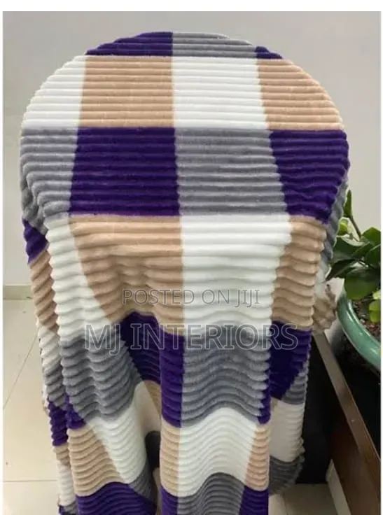 Cozy Patterned Fleece Throw for Couch and Bed