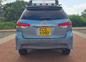 Toyota Wish 2011 Blue