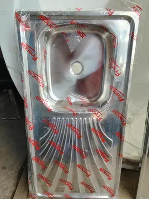 Kitchen Sink With One Bowl and a Drainboard