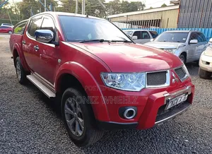 Mitsubishi L200 Club Cab 2.5 136hp 4WD 2012 Red