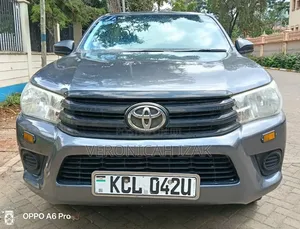 Toyota Hilux 2017 Gray