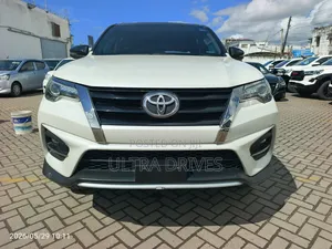 Toyota Fortuner 2019 White
