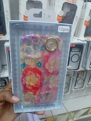 iPhone 12 Pro, Featuring a Curly Wave Edge and a Bracelet Chain